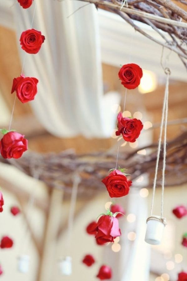 idée saint valentin déco moderne rose fleurs guirlande 