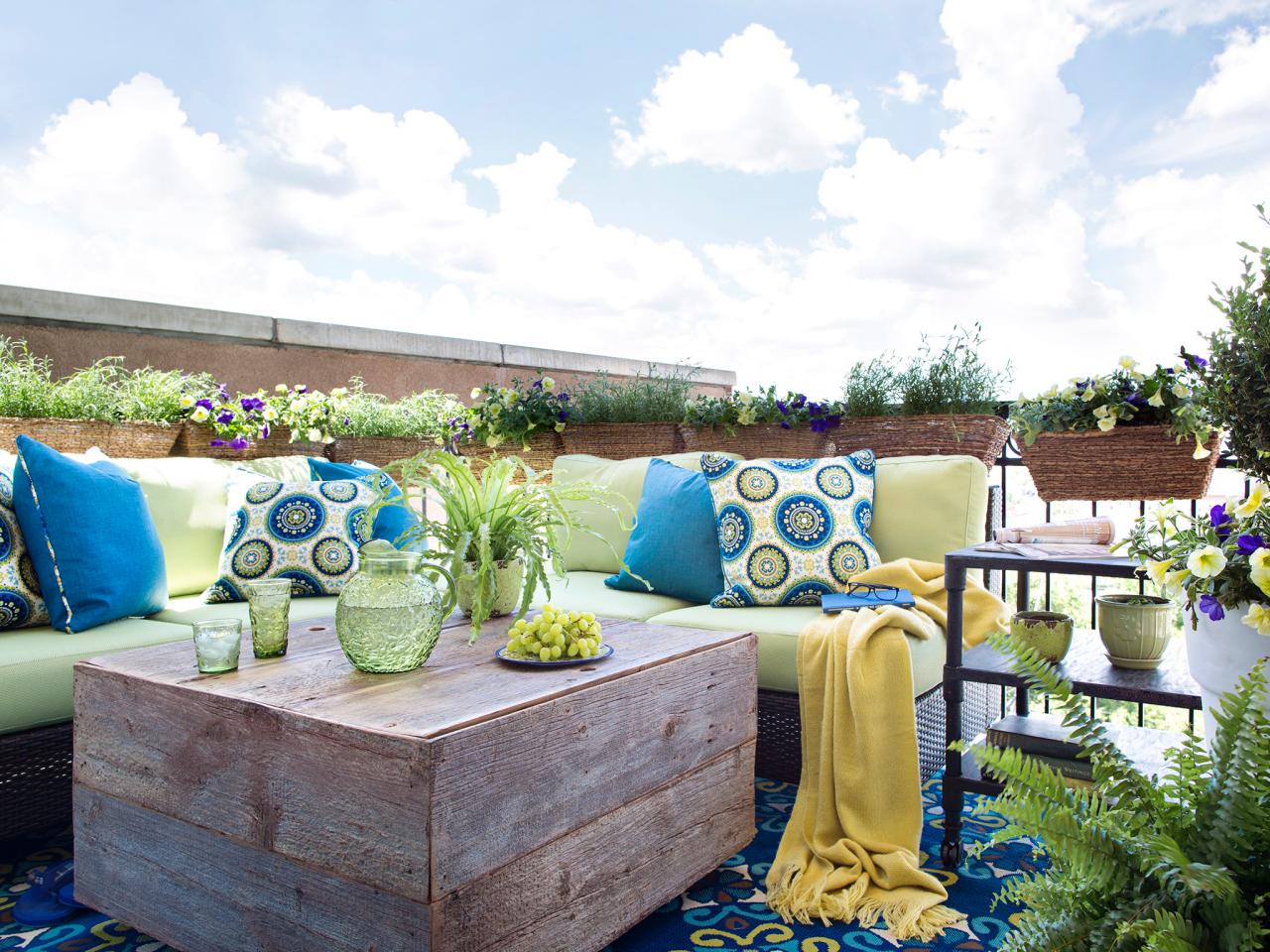 déco idée pas cher jardin canapé table bois naturel écolo sympa vert bleu mobilier extérieur