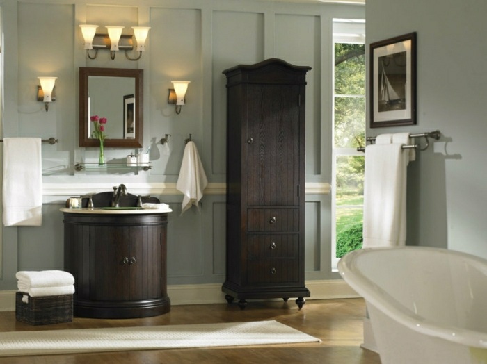 luminaire salle de bain idée originale mobilier bois baignoire lampe en nickel brossé