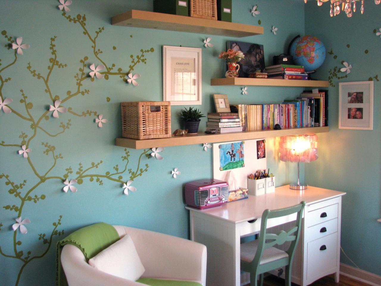 peinture pochoir mur dessin papillon chambre design d'intérieur bureau espace de travail