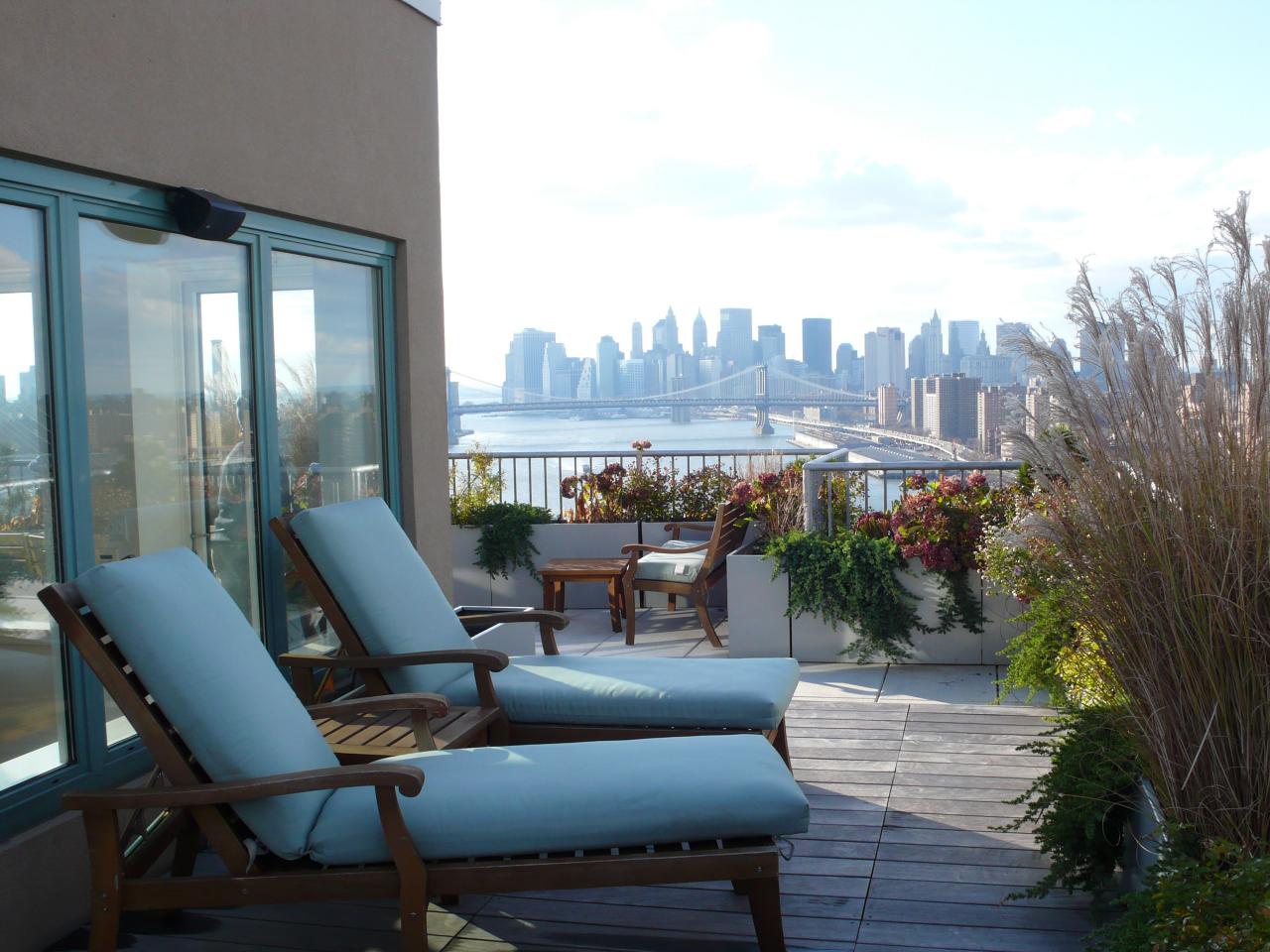 idée salon de jardin design chaises longue design déco krieg bleu terrasse balcon design