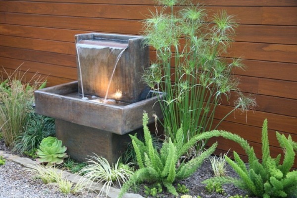 idée de fontaine illuminée pour allée de jardin