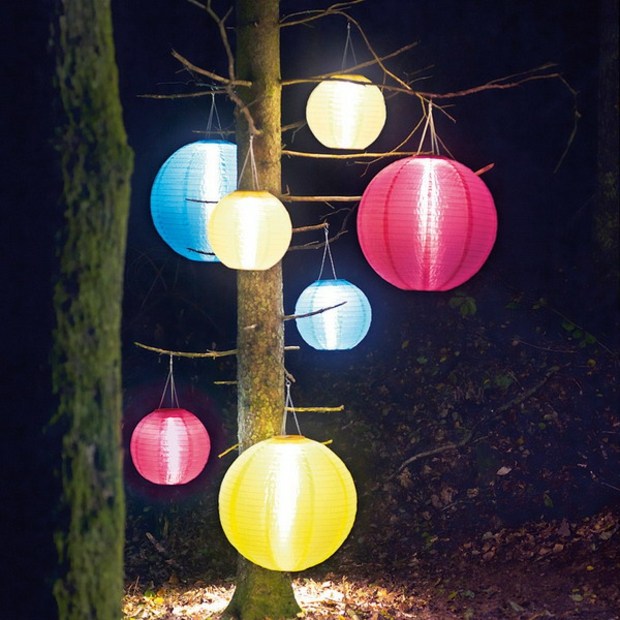 idées éclairage terrasse avec lanternes papier