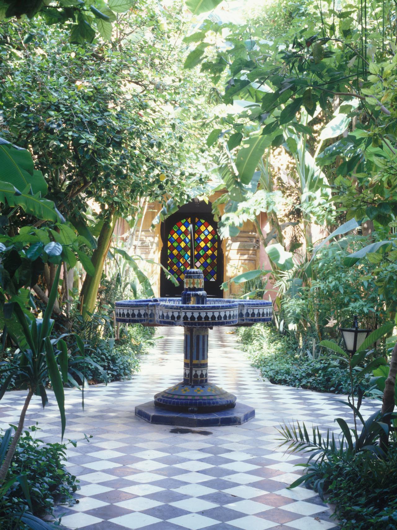 aménagement jardin contemporain en style moderne et oriental mosaic très stylé design 