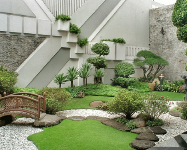 jardin japonais pont bois gravier rocher aménagement moderne