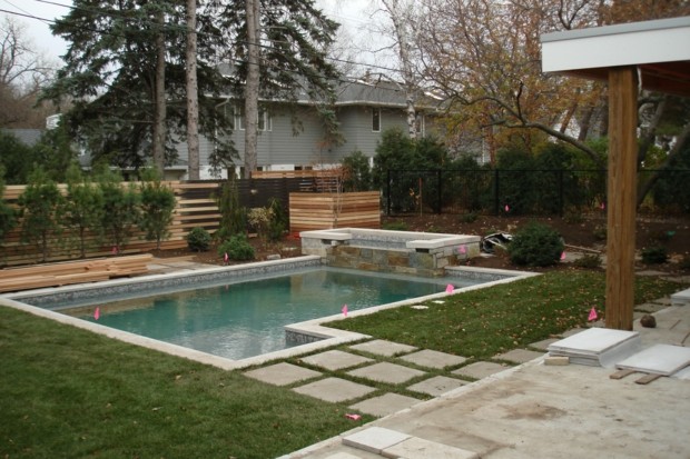 jardin minimaliste avec piscine