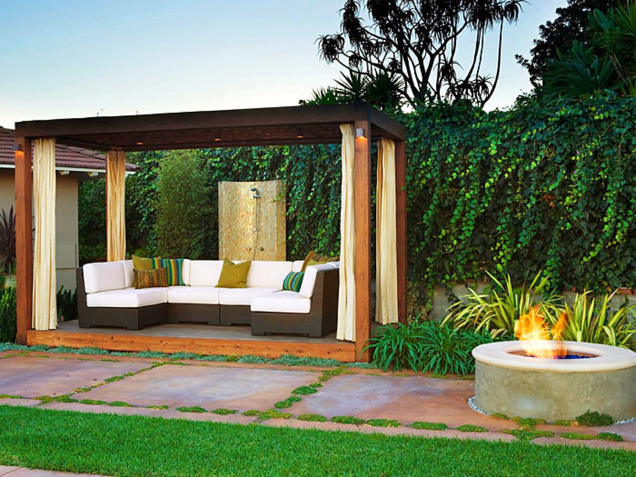 salon de jardin joli canapé blanc design aménagement idée espace extérieur set