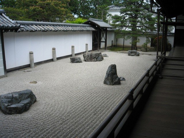 jardin zen intérieur temple râtissé