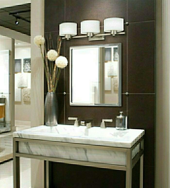 salle de bain moderne déco idée originale luminaire argent crystal lampe en nickel brossé fleurs