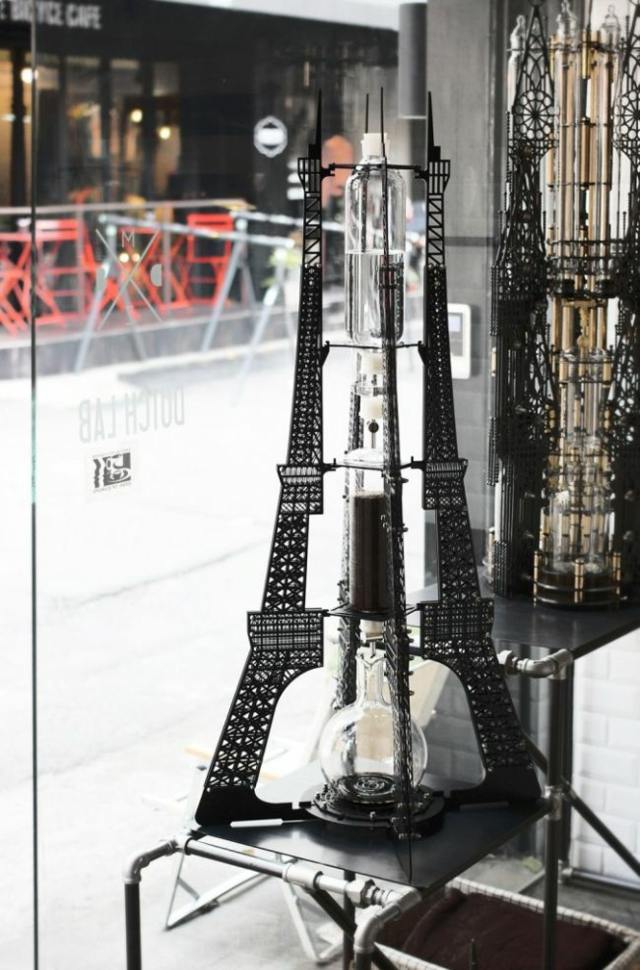 machine à café Eiffel vitrine magasin