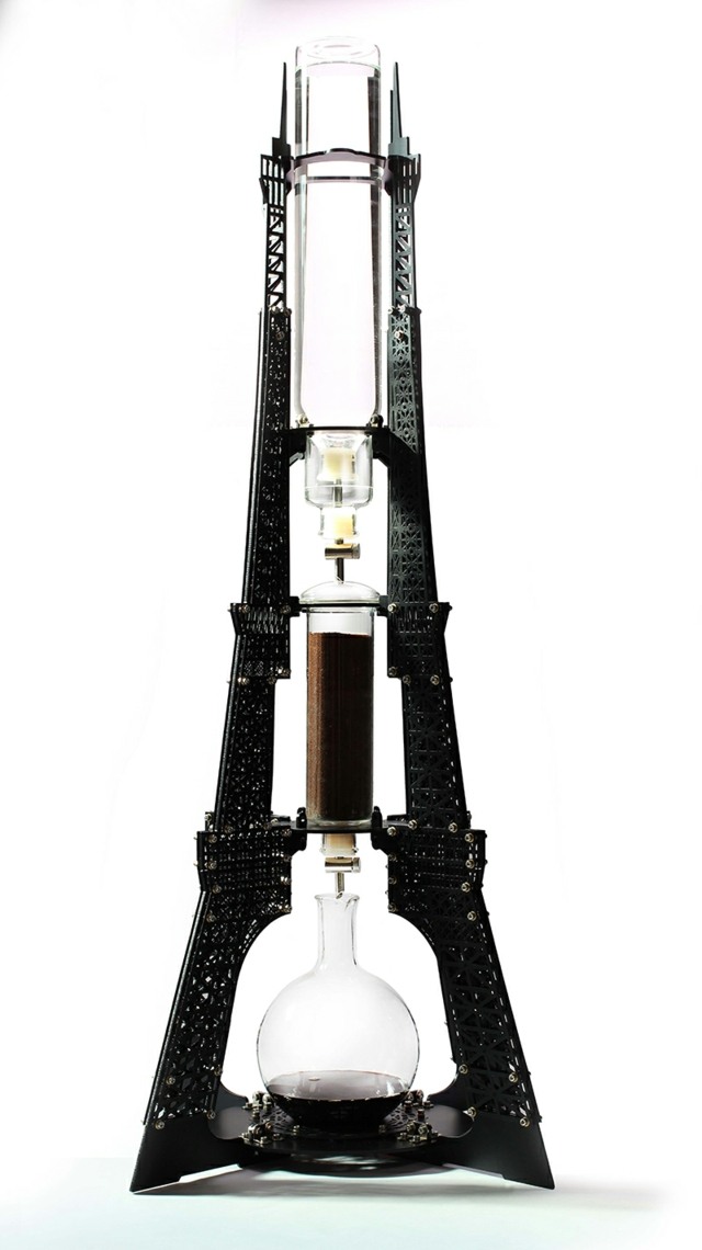 machine à café Eiffel vue sur pieds entière