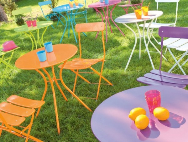 mobilier jardin table chaises multicolore