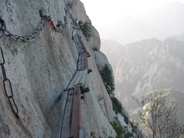 montagne très dangeureuse randonnée tourisme chine vacances destination extreme sport