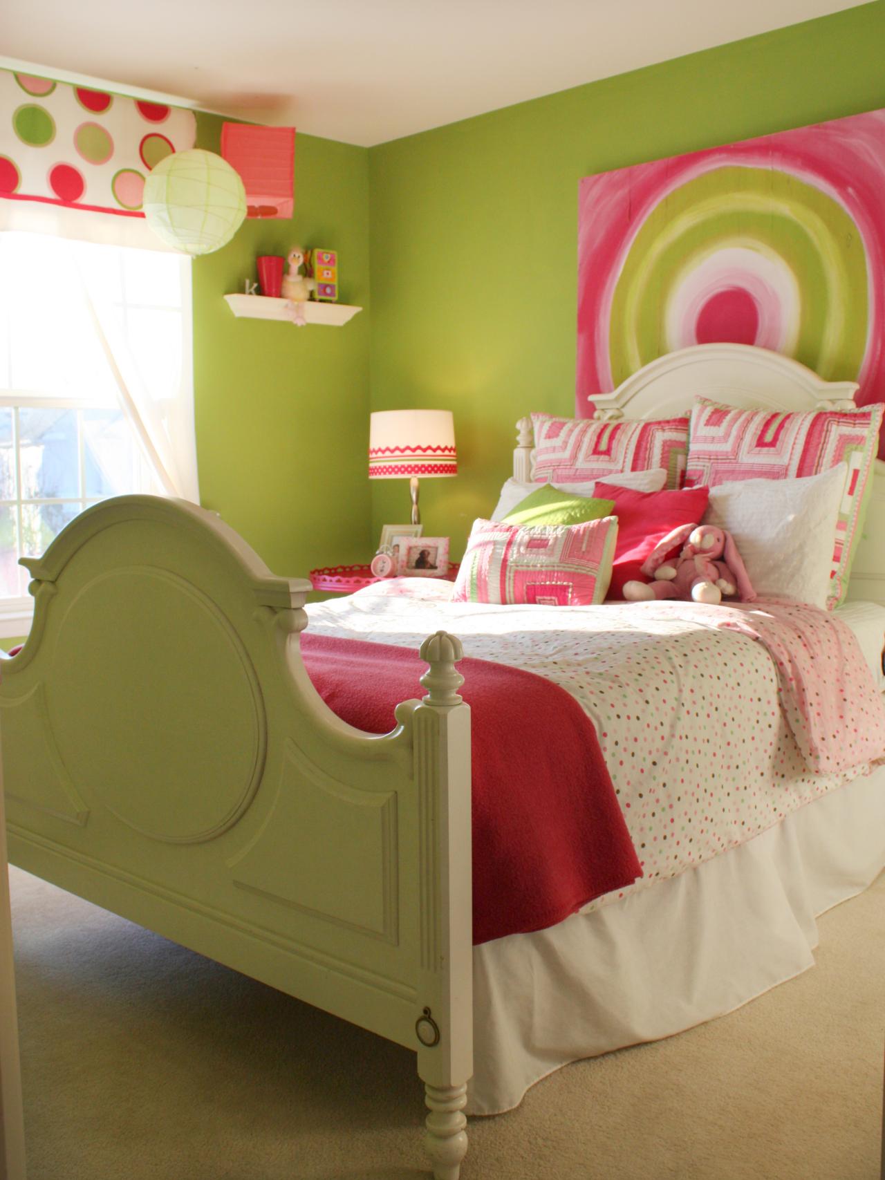 peinture chambre enfant lit dessin murs verts draps colorés design couleurs pastel peinture chambre enfant 