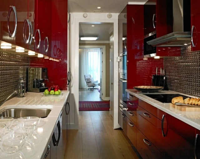 petite cuisine moderne meubles rangement rouge