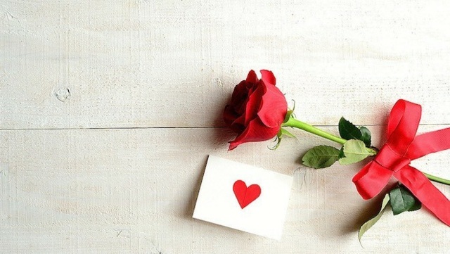 cadeau st valentin rose carte coeur 