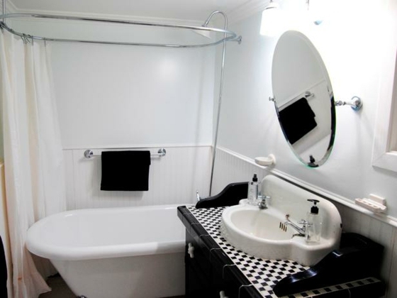 salle bain retro moderne noir blanc