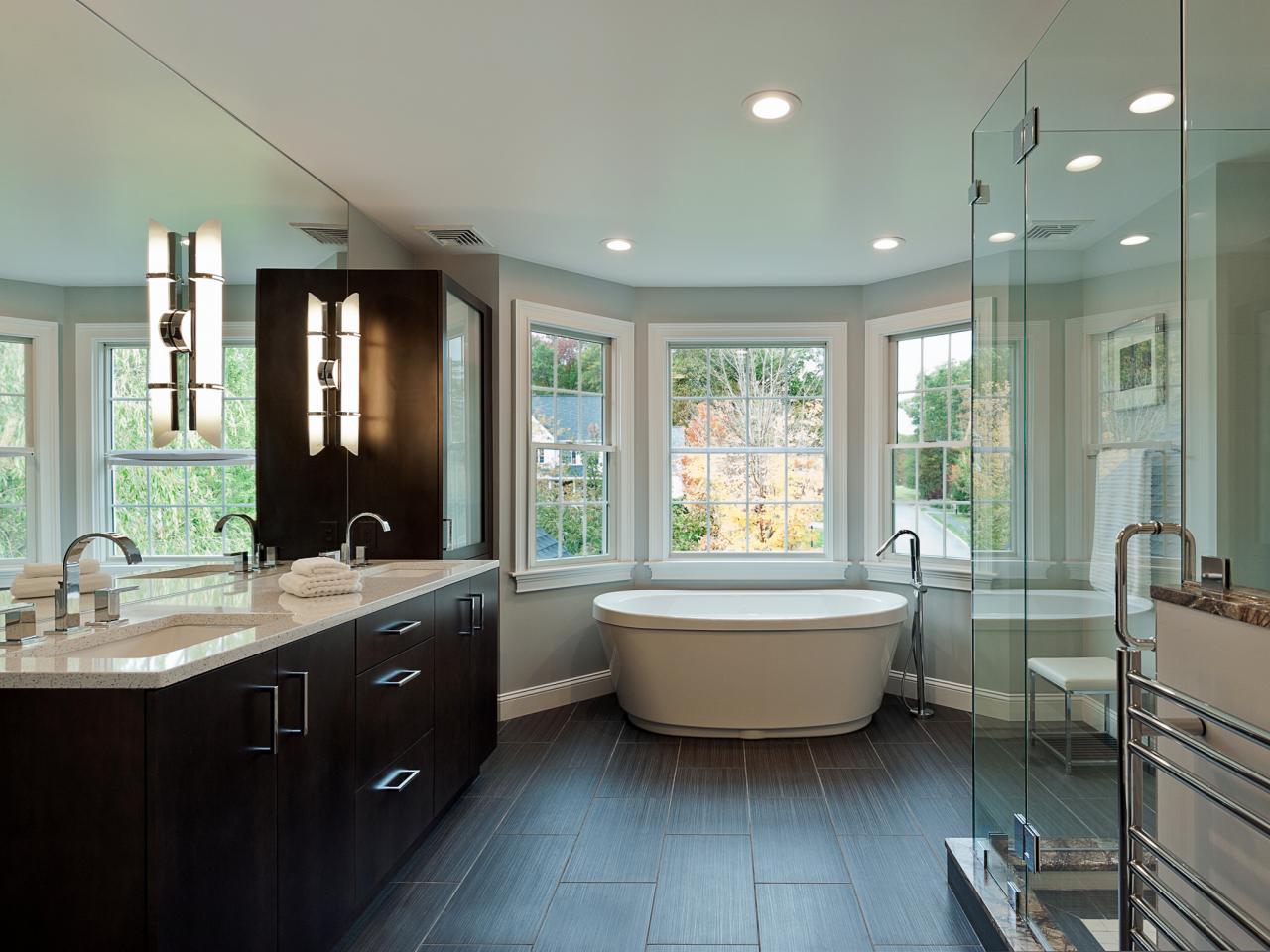 salle-de-bain-grande-spacieuse-original-magued-barsoum-meuble-bois-nature-luxe