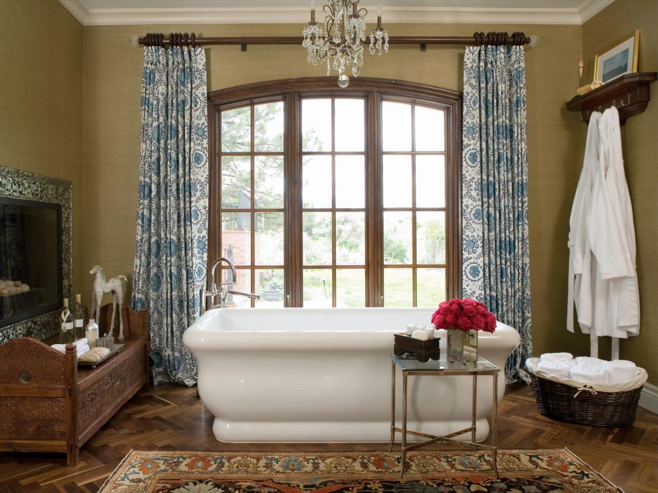 salle-de-bain-vieux-style-tapis-rideau-meuble-design-objet-original-andrea-monath-schumacher-traditionnel