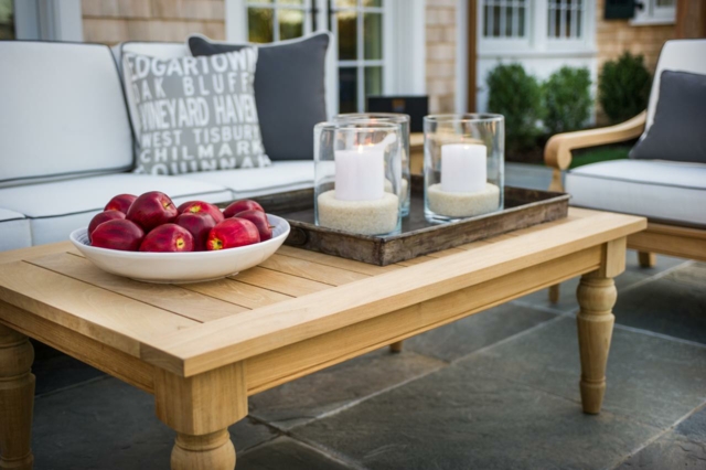 table de jardin en bois pas cher design salon de jardin original canapé gris blanc bougie