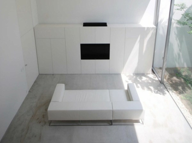 salon minimaliste tout en blanc