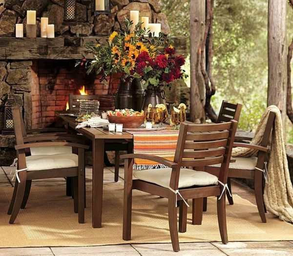 décoration table chaises de jardin bois mobilier