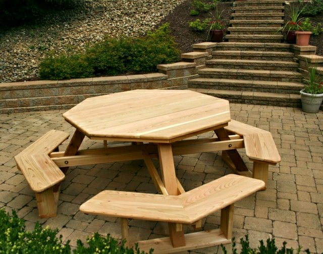 table de jardin en bois avec des petits bancs design idée aménagement jardin moderne