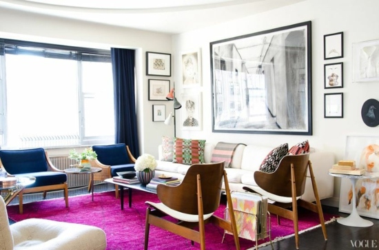 tapis couleur pourpre salon moderne chaises