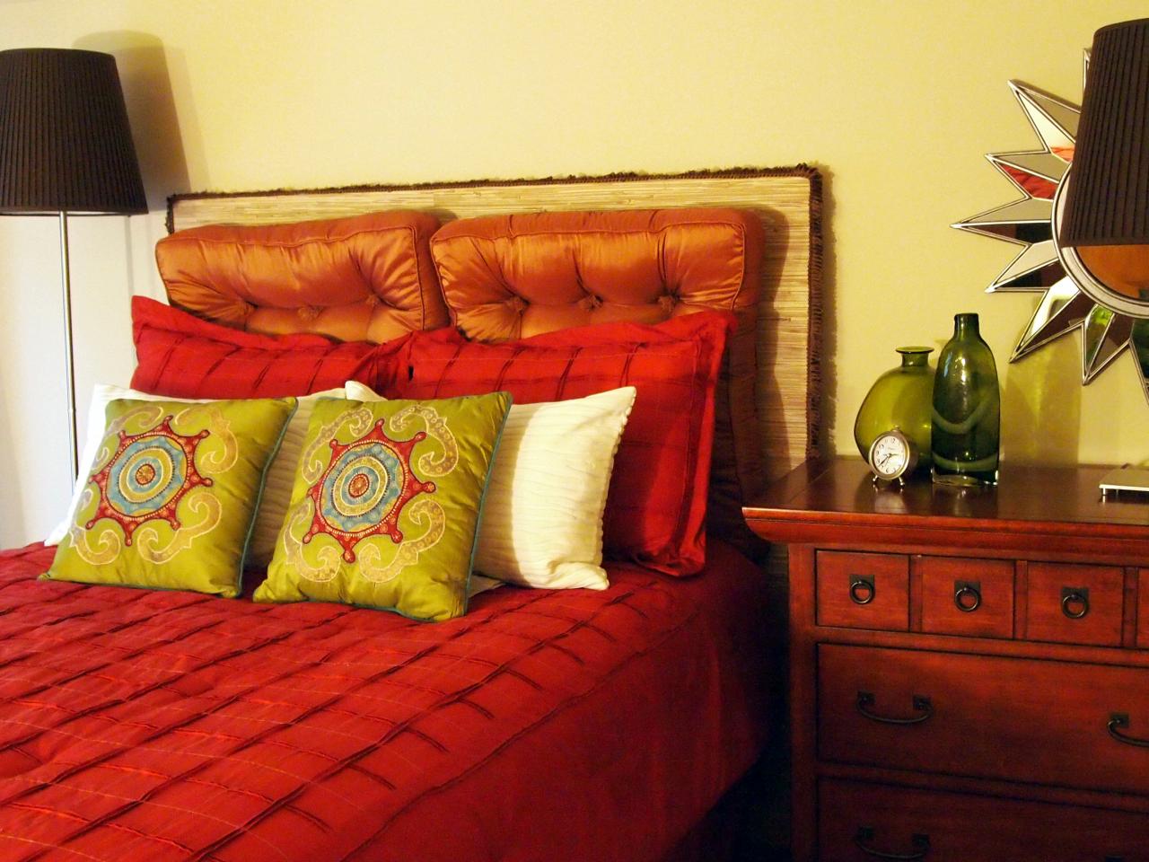 design tête de lit chère originale orange rouge coussins motifs oriental bambou shoshana gosselin design