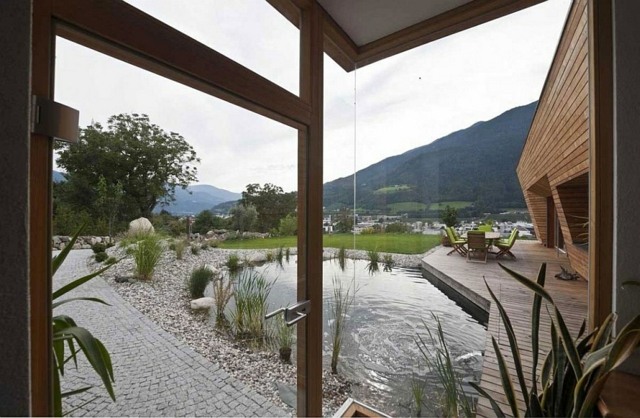 villa design House Brunner  fenêtre angle panoramique