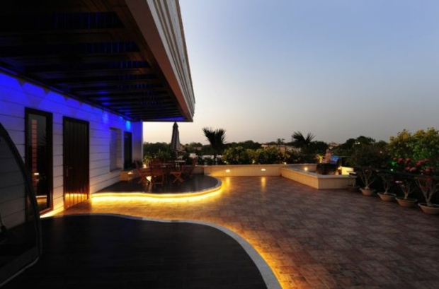éclairage terrasse avec strip LED effet halo