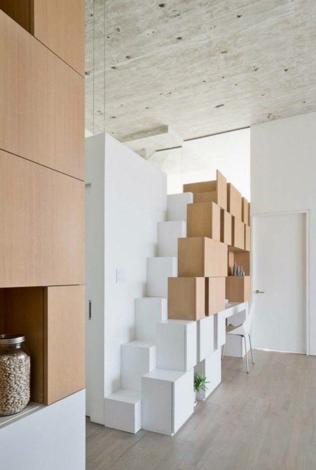 bel escalier blanc et bois dynamique