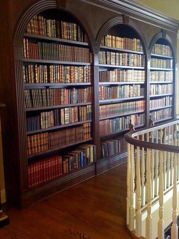 bibliotheque bois moderne couloir