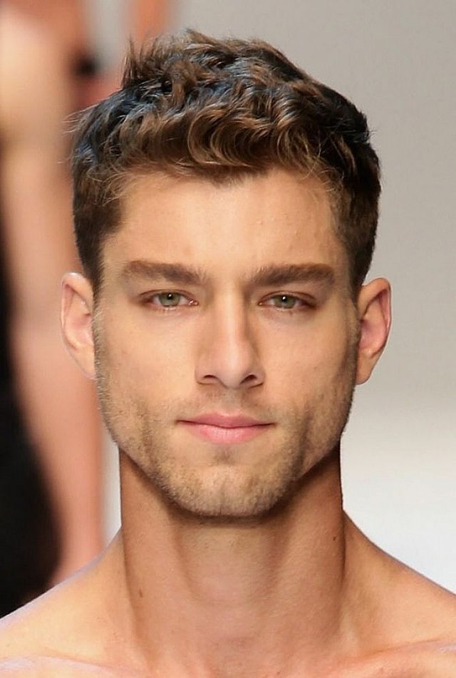 coupe cheveux court homme tendance 2015 yeux verts