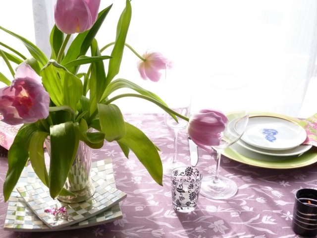 déco table printemps déco table Pâques tulipes assiettes verre