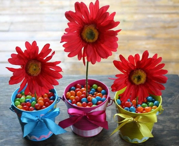 décoration florale bonbons seaux colorés