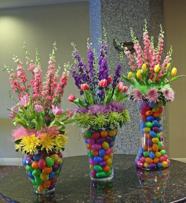 décoration Pâques colorée oeufs fleurs