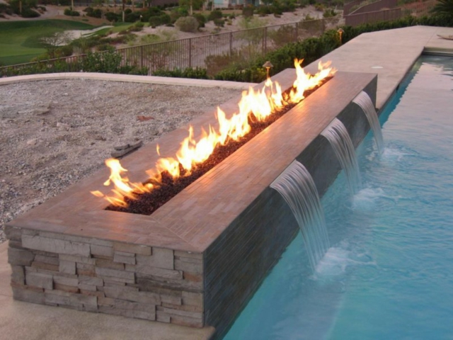 décoration piscine flammèches cascades