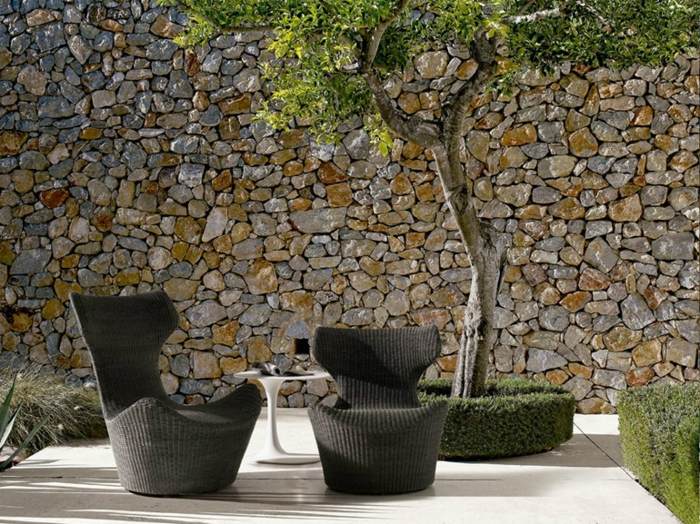 fauteuils de jardin avec un dossier haut en polyethylene designer Naoto Fukusawa