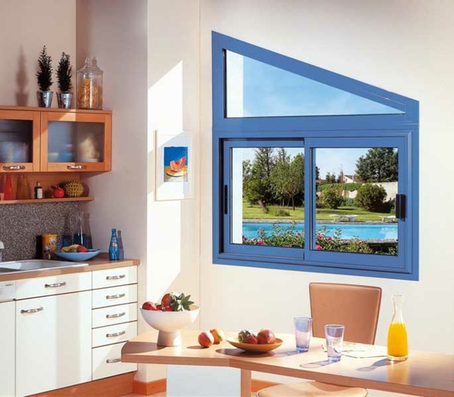 fenêtre alu en couleur bleue isolation thermique cuisine 