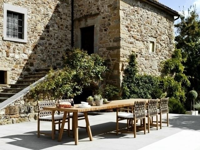 table basse jardin bois moderne design chaise idée aménagement terrasse