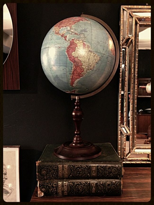 cabinet déco globe livre ancien authentique miroir bois dessin