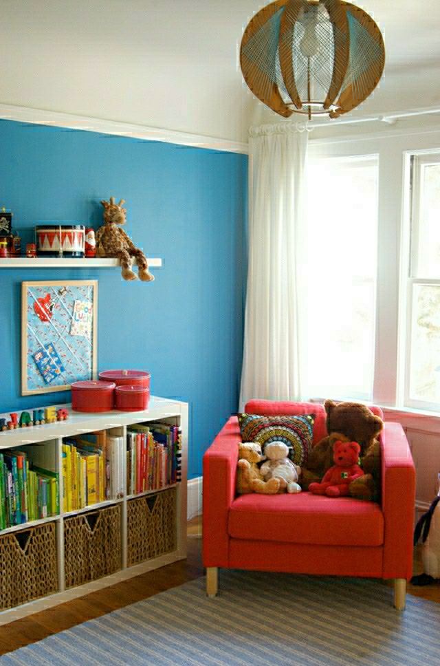 idée mur peinture bleu canapé ikea rouge moderne enfant