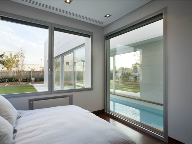 fenêtre lapeyre en alu ou en pvc meilleur choix idée d'isolation thermiques sonore maison piscine