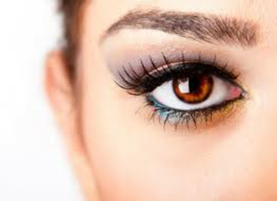 maquilage tendance yeux marrons