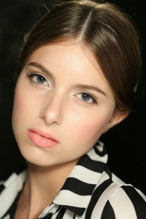 maquillage parfait printemps yeux bleus douceur beauté russe