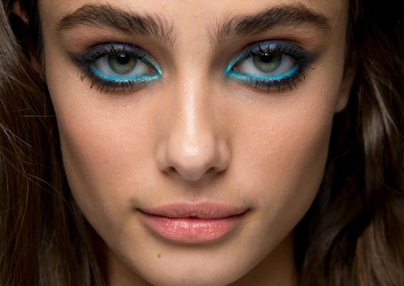 maquillage yeux bleu gris