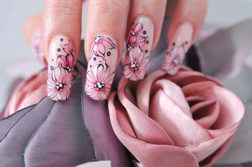 ongles motifs floraux
