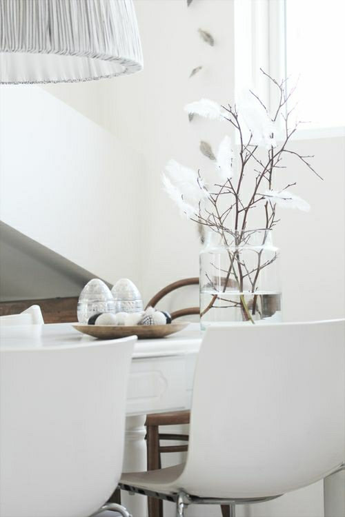 déco moderne scandinave branche intérieur blanc chaise blanche