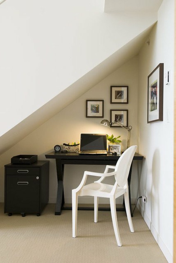 petit bureau sous niche des escaliers pour optimiser espace